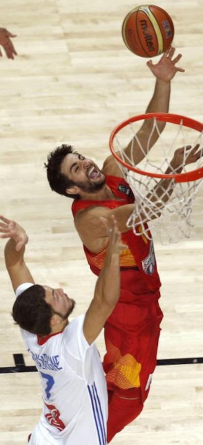 Ricky Rubio lanza a canasta