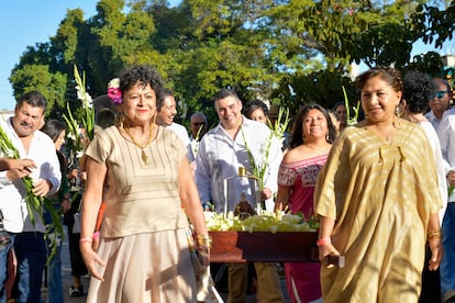 Asistentes a la misa dedicada a San Pascual Bailón.