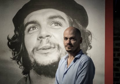 Ramiro Guevara fotografiado en el museo dedicado a su hermano el Che en Rosario.