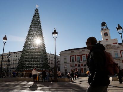 El árbol de Navidad instalado en la Puerta del Sol, en Madrid, en una imagen del pasado día 22.