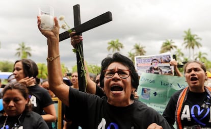 Una mujer miembro del Movimiento de Madres de Abril.