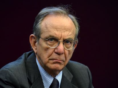 Pier Carlo Padoan, ministro de Econom&iacute;a de Italia