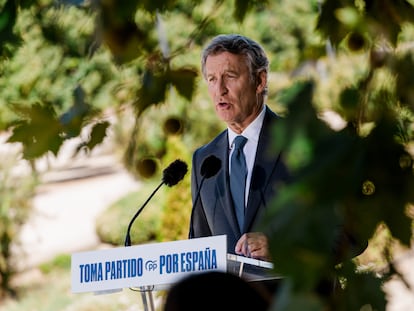 El presidente del Partido Popular, Alberto Núñez Feijóo, durante una rueda de prensa posterior a la reunión del Comité de Dirección del PP celebrada en Aranjuez este lunes.
