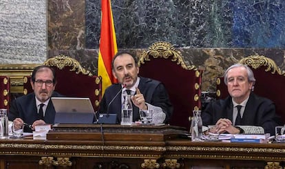 El juez Manuel Marchena, en el centro, durante una de las sesiones del juicio al 'procés'.