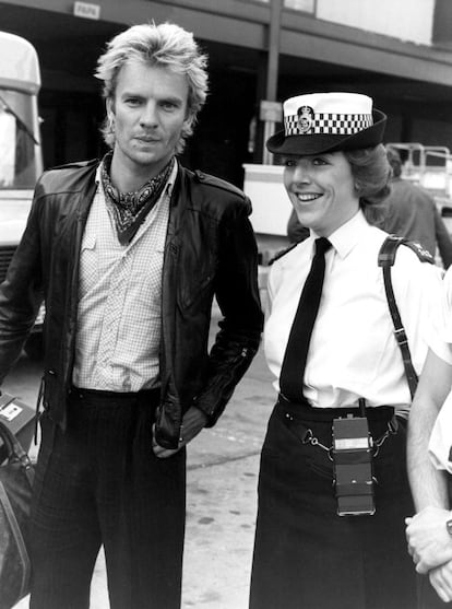 Sting en septiembre de 1982 a su llegada al aeropuerto de Heathrow, después de volar desde Los Ángeles para el estreno de su película 'Brimstone and Treacle'.