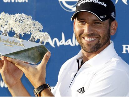 Sergio García, con el trofeo.