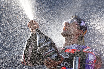 Jorge Martn celebra su primer Mundial de Moto GP en el circuito de Montmel el 17 de noviembre.