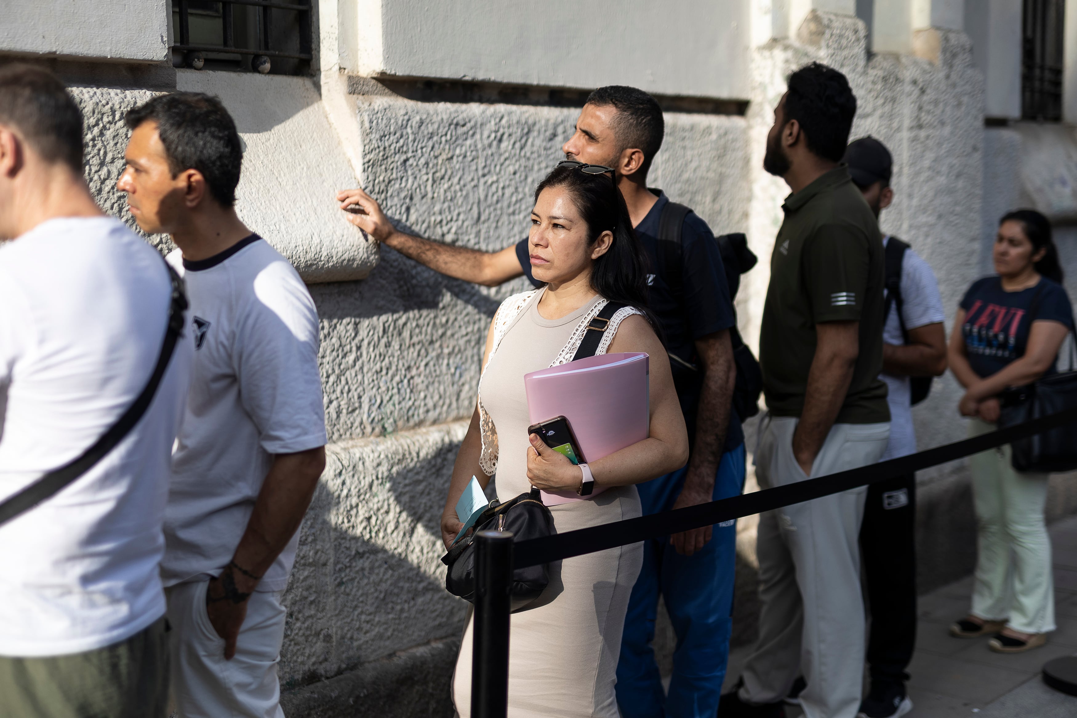 Regularización de migrantes: una necesidad económica bajo el ruido político