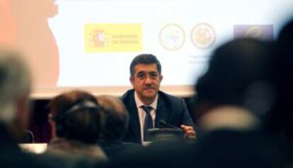 El 'lehendakari', Patxi López, durante la clausura en San Sebastián de la Conferencia Internacional sobre Víctimas del Terrorismo.