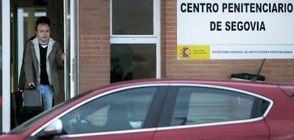 &Aacute;ngel Carromero leaves a correctional facility in Segovia in a photo from January 2013.