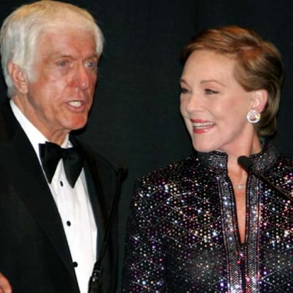 Dick Van Dyke y Julie Andrews llegan a la gala del aniversario.