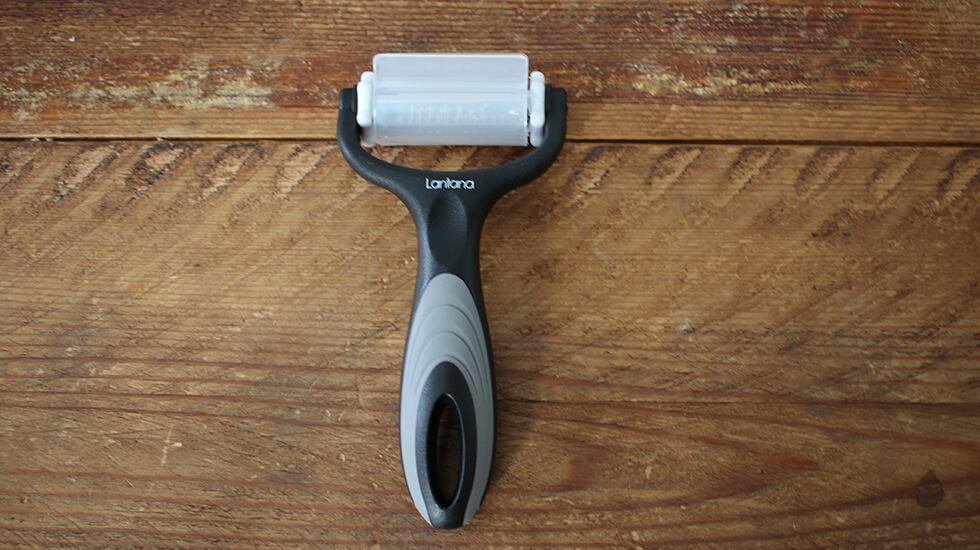 Lo mejor del pelador de verduras Lantana es que combina tres cuchillas en una.