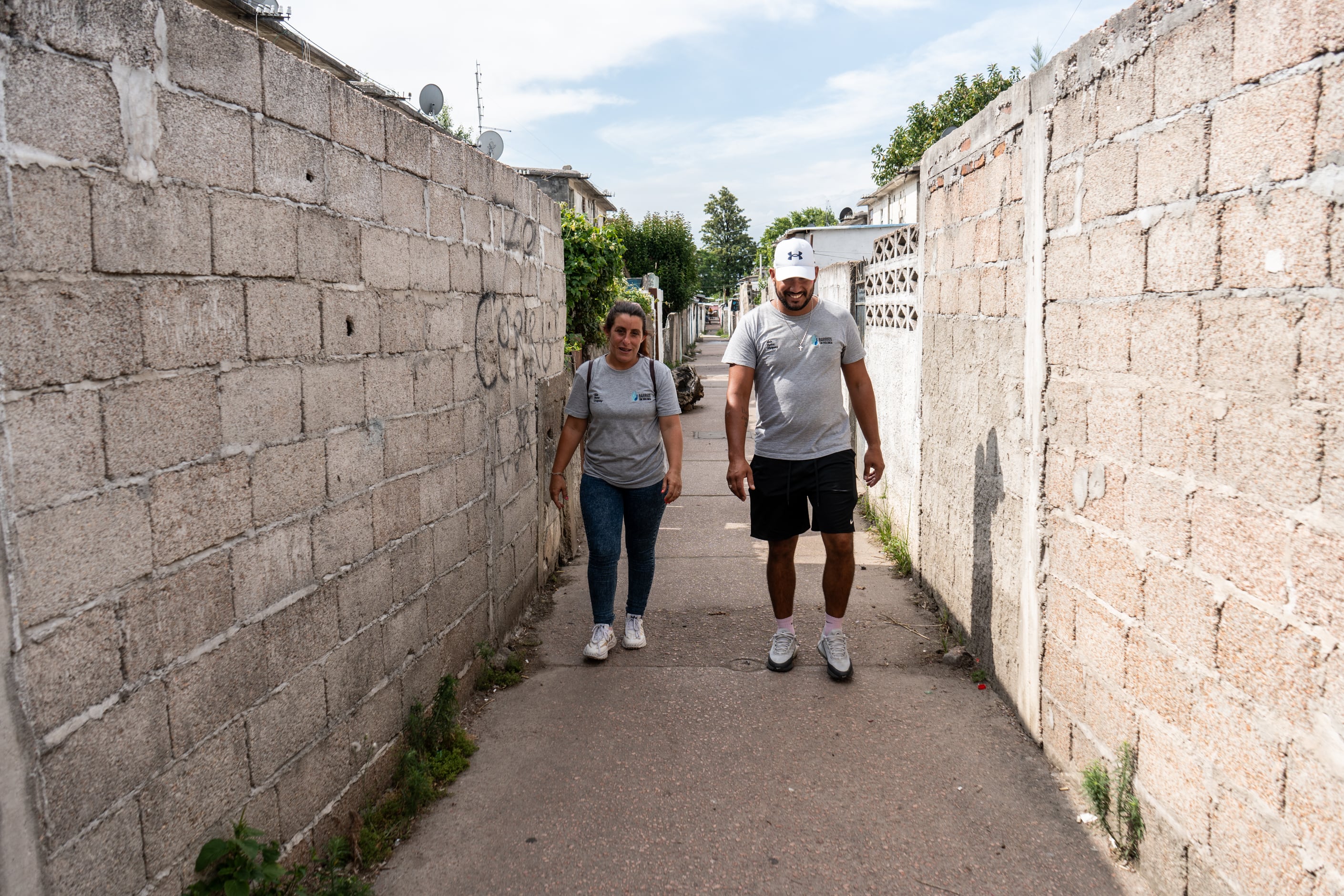 Fernanda Pérez y Maximiliano Pereira son interruptores de violencia y hacen recorridos por el barrio Cerro Norte.
