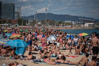 Aspecto que mostraba esta tarde la playa de Nova Icària en Barcelona.