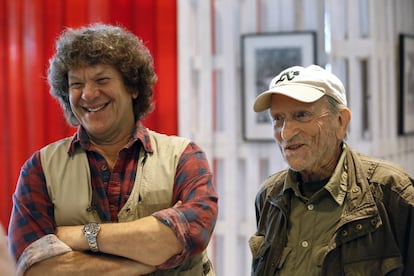 Michael Lang, promotor y cocreador del festival de Woodstock, y Baron Wolman (d), considerado uno de los fotógrafos más influyentes del rock'n roll.