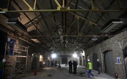 Obras en el interior del edificio de la antigua f&aacute;brica donde se aloj&oacute; la tienda de dise&ntilde;o Vin&ccedil;on.