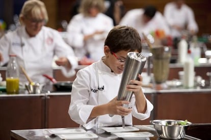 Aimar, el joven participante de la primera edidión de MasterChef Junior, en un momento del especial.