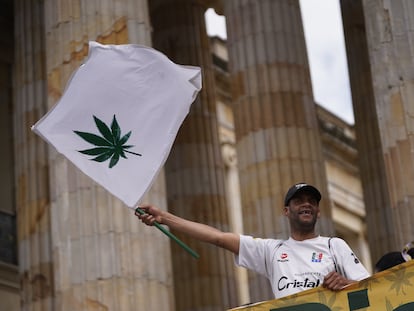 Plantón a favor de la regulación del uso del cannabis adulto, en el Congreso de la República, en Bogotá, el 21 de junio de 2023.