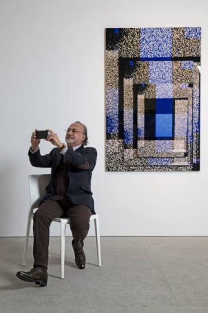 Olivier Dassault posa delante de una de sus fotografías, el jueves, en Madrid. 