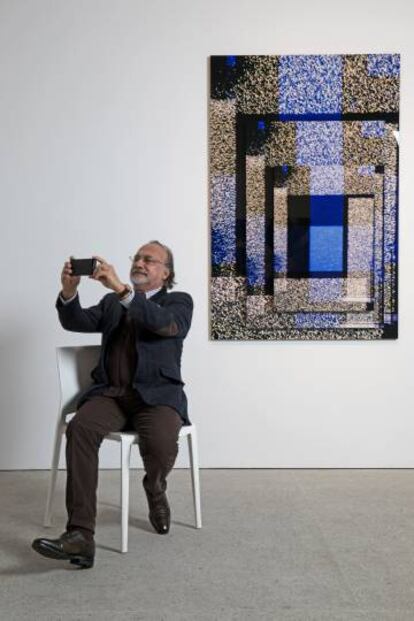 Olivier Dassault posa delante de una de sus fotografías, el jueves, en Madrid.
