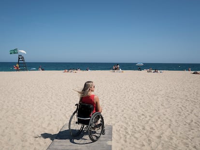 Mataró (Barcelona), 2/07/2021

REPORTAJE BARRERAS PERSONAS CON DIVERSIDAD FUNCIONAL.

Ariadna Balmes
, lesionada medular tras un tratamiento para la leucemia, en la playa de Mataró.

Foto: Gianluca Battista