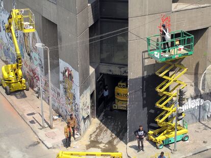 Esquina del edificio de El Cairo en el que se hicieron los grafitis en el encuentro de 2015, bautizado como 'WOW Unchained'.