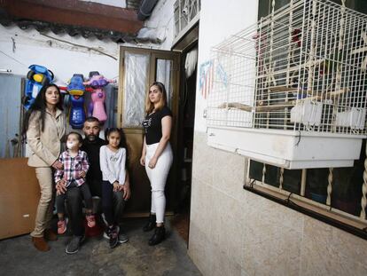 David y Ljubica,  vecinos de la histórica casa que fotografió Robert Capa bajo amenaza de desahucio. 