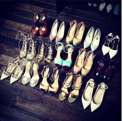 Perminova es una de las celebrities más activas de Instagram. Cuando hizo el cambio de temporada en su vestidor compartió esta instantánea con sus fans. Fiel reflejo de su pasión por los zapatos.