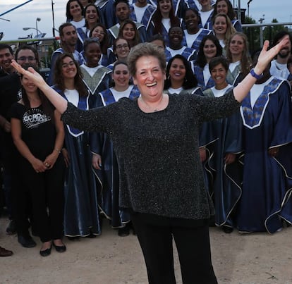 Nancy Roncesvalles directora del coro Madrid Gospel en el recinto ferial de Boadilla.