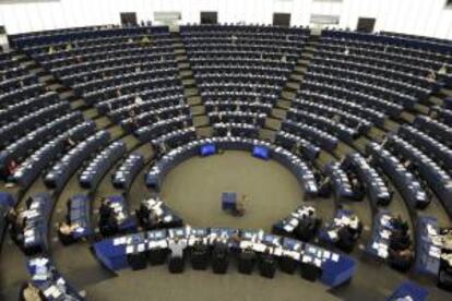 Vista general del hemiciclo de la Eurocámara durante un debate sobre las fronteras interiores en el Espacio Schengen, en Estrasburgo (Francia). EFE/Archivo