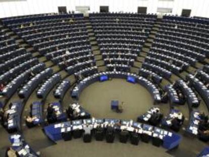 Vista general del hemiciclo de la Eurocámara durante un debate sobre las fronteras interiores en el Espacio Schengen, en Estrasburgo (Francia). EFE/Archivo
