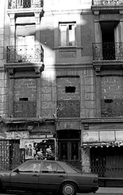 Fachada de un edificio <i>okupado</i> en San Bernardo, en 1998.