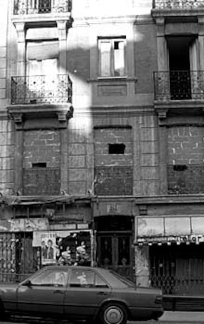 Fachada de un edificio <i>okupado</i> en San Bernardo, en 1998.