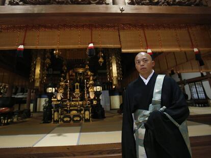 Kazuki Yazawa en el templo budista Zenkoji Daikanjin de Nagano. 