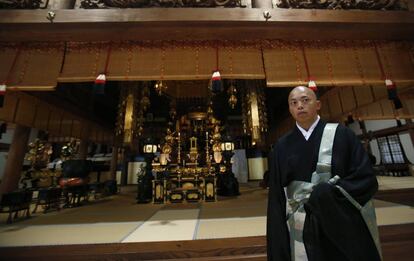 Kazuki Yazawa en el templo budista Zenkoji Daikanjin de Nagano. 