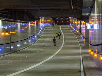 El túnel de Glòries, en Barcelona, dos días antes de su apertura al tráfico.
