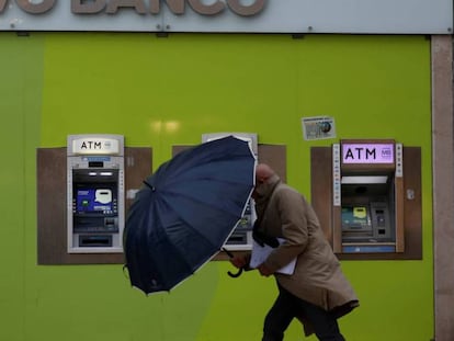 Fachada de una oficina de Novo Banco