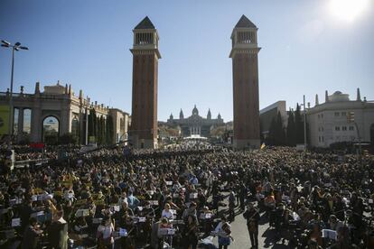 Òmnium Cultural y Músicos por la Independencia organizan el concierto en la plaza de España de Barcelona.