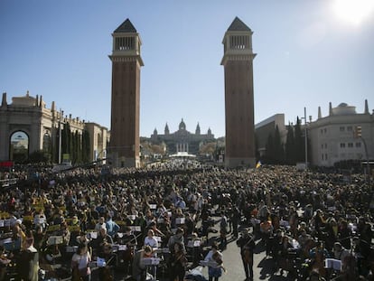 Òmnium Cultural y Músicos por la Independencia organizan el concierto en la plaza de España de Barcelona.