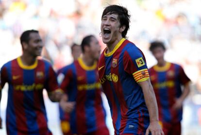 Bojan celebra su gol con varios compañeros de fondo.