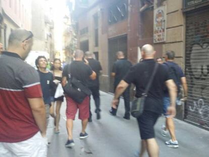 Varios empleados de &#039;Desokupa&#039; tras un intento de desalojo en el Raval.