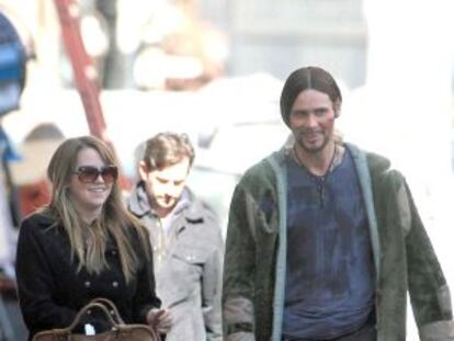 Jim Carrey, caracterizado durante el rodaje de su última película, 'The incredible Burt Wonderstone', junto a su hija, Jane.