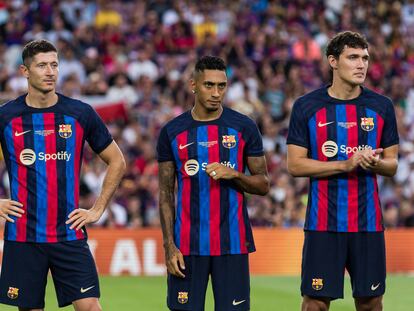 Lewandowski, Raphimha y Christensen, durante la presentación en el Gamper.