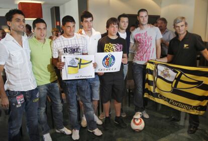 Los jugadores del Portugalete posando ayer tras el sorteo de Copa.