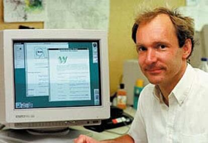 Berners- Lee present en 1991 un sistema para conectar pginas web a travs de una gran red mundial.