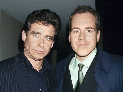 Jay McInerney y Bret Easton Ellis, una pareja de escritores que en los noventa recibió el apodo de ‘los gemelos tóxicos’. Venían a ser como los típicos malotes del cole, pero en este caso de la clase de escritura creativa.
