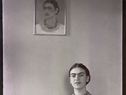 Frida Kahlo no hotel Barbizon Plaza, de Nova York, em 1931.