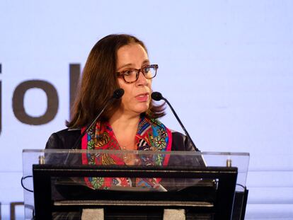 La canciller de Chile, Antonia Urrejola, habla durante su participación en el foro 'El reto social de América Latina', en Santiago, el 30 de septiembre de 2022.