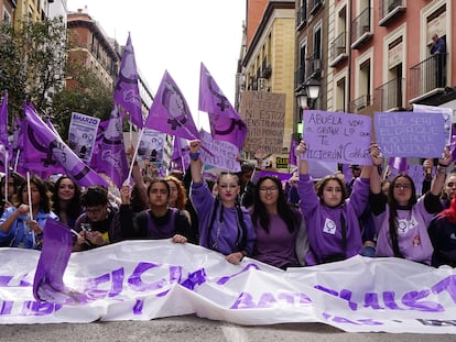 Manifestación estudiantil feminista por el 8-M frente al Ministerio de Justicia, el pasado 8 de marzo en Madrid.