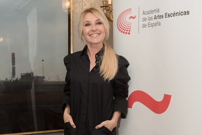 La actriz, periodista y presidenta de la Academia de las Artes Escénicas de España, Cayetana Guillén Cuervo, ha ganado el XXII Premio Julián Besteiro de las Artes y las Letras “por su incansable trabajo de activismo cultural”, según informó UGT, sindicato que creó este premio. El jurado reconoce su labor “como faro de inspiración y ejemplo de compromiso y pasión por la cultura en todas sus formas, además de su humanidad y su compromiso con las causas sociales”. Además, el jurado ha hecho una mención especial a la selección española femenina de fútbol, tras ganar el Mundial.